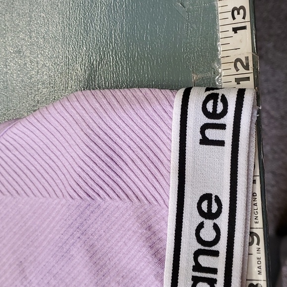 NEW BALLANCE LAVENDER SPORTS BRA. Size medium. No pads. Polyester. - Picture 4 of 6